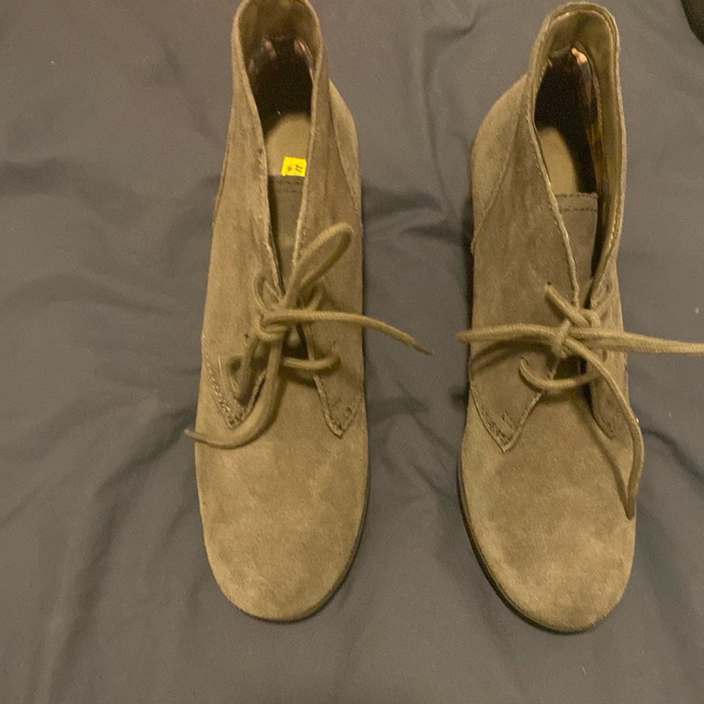 White mountain boots. Size 8. Hardly worn